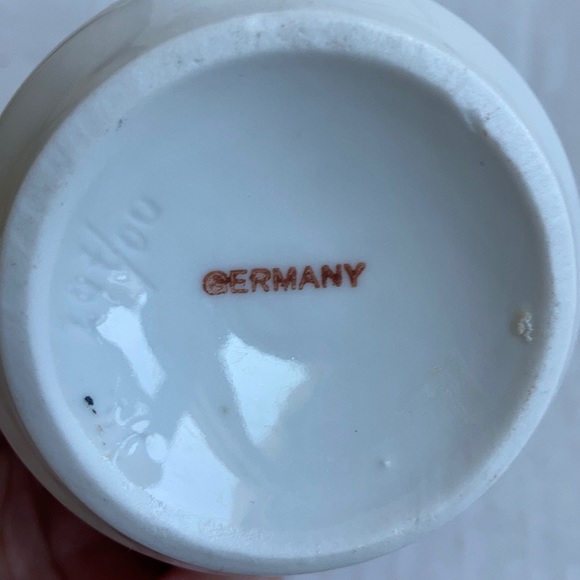 Vtg Germany child's white pitcher dog play - Picture 10 of 12